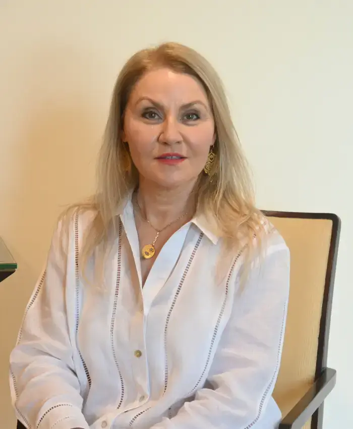 Linda Carter, fertility coach, seated portrait